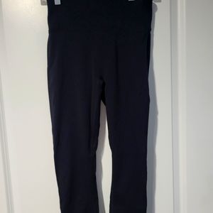 Black cropped athletic fabletics pants. Size Small